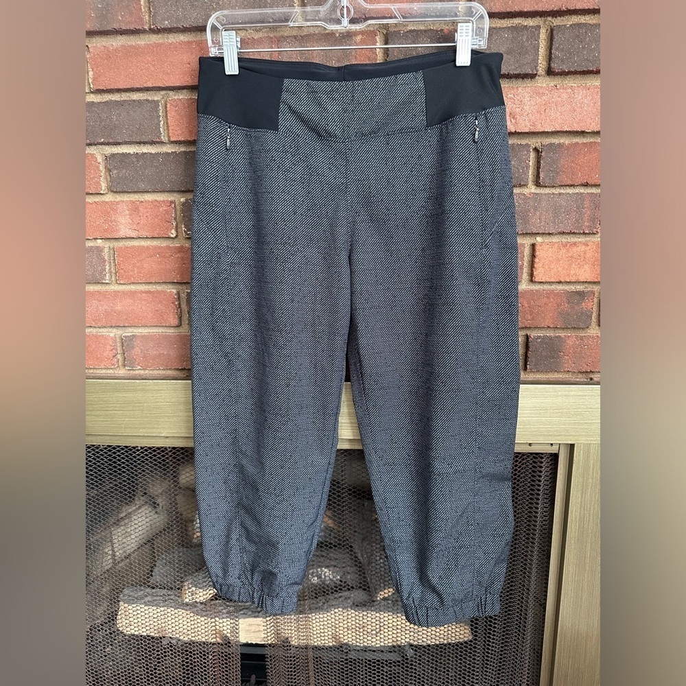 🛍️Monserrat zipper pockets Capri Size M super comfy